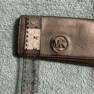 Michael Kors wallet!! Bundle with purse in my closet!
